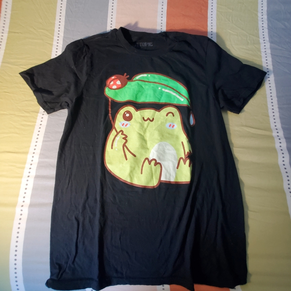Hot Topic Graphic Tee frog Size small